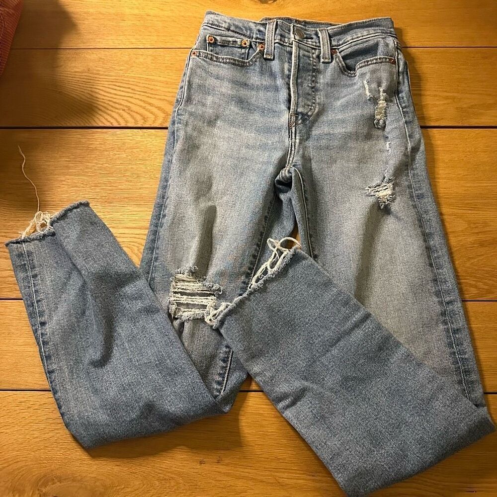 Levi’s wedgie straight jeans button fly 24